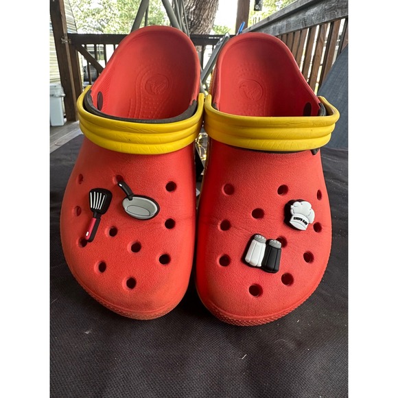 CROCS Other - Crocs Classic Clog Orange/Red Yellow Chef Kitchen Jibbitz Men's Size M 5 W‎ 7